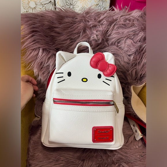 Yellow kitty backpack. - Picture 7 of 8